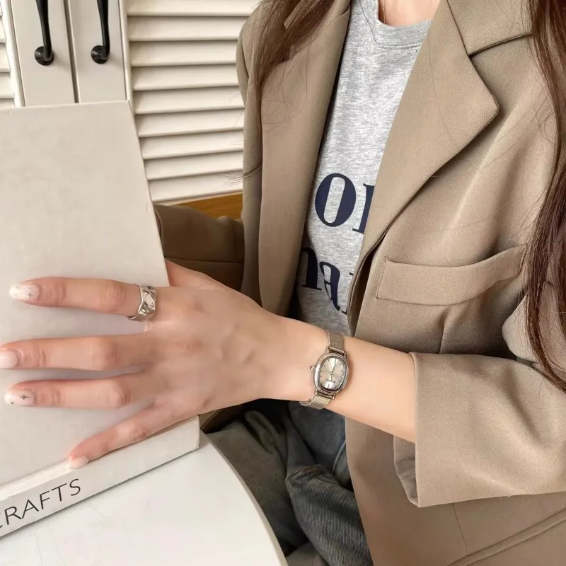 작은 타원형 다이얼 녹색 시계 간단한 스테인레스 스틸  - Quiet Luxury Watch 리뷰 및 가격
